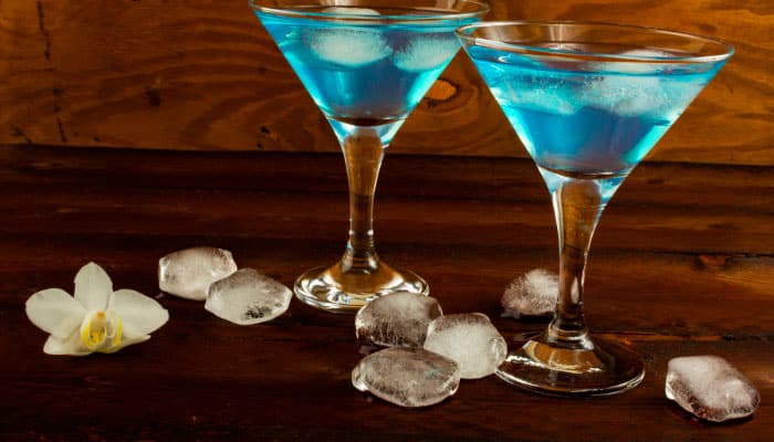 Você está visualizando atualmente Gin Tonica com Licor Curaçao Blue, O Drink Tudo Azul!
