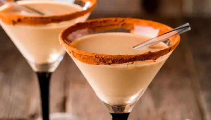 Leia mais sobre o artigo Martini de Doce de Leite, Um Sabor Inesquecível!
