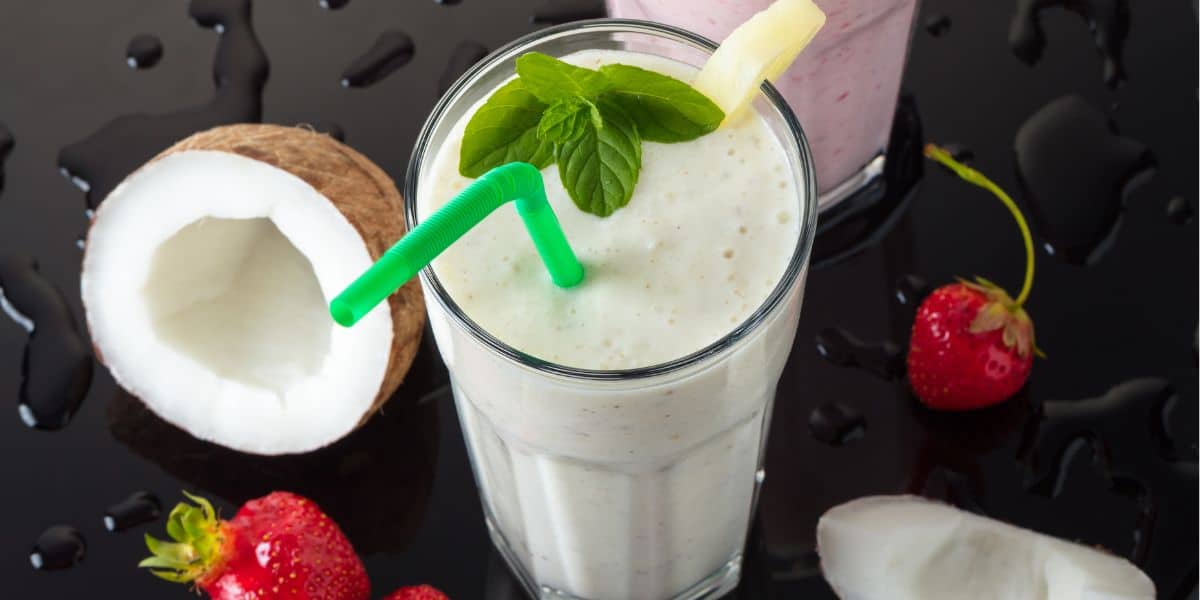 Leia mais sobre o artigo Receita de milk shake de coco uma bebida maravilhosa fácil de preparar apenas 3 ingredientes