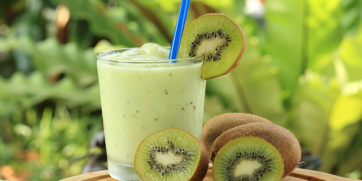 Leia mais sobre o artigo Suco de kiwi com maracujá delicioso e refrescante muito fácil de fazer