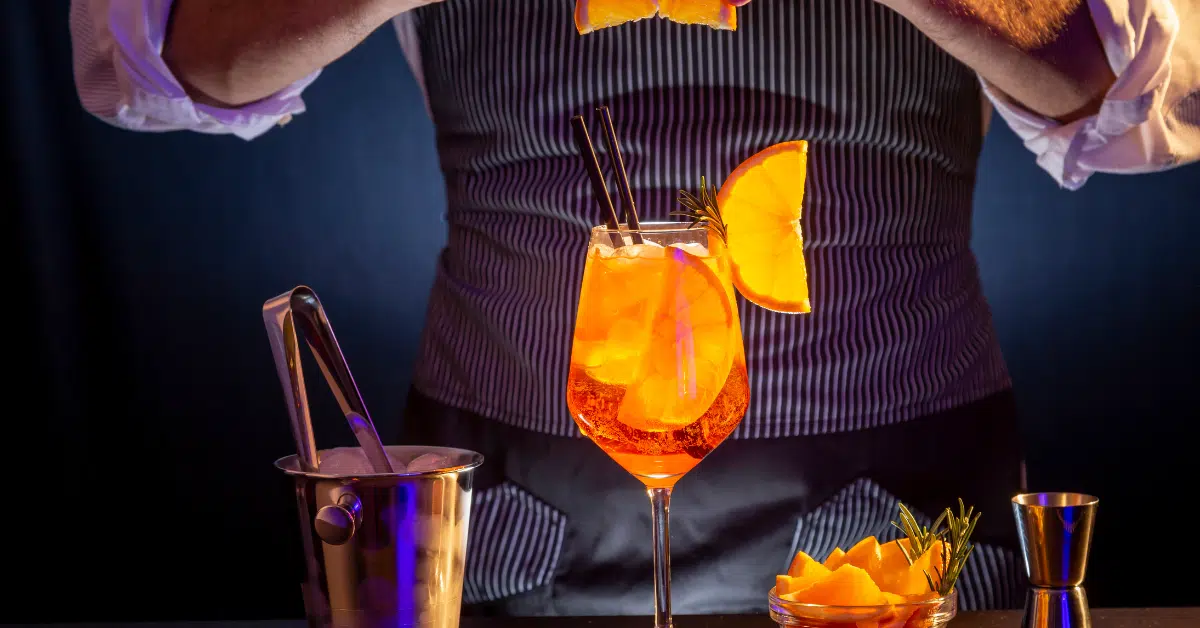 Você está visualizando atualmente Tudo sobre o Aperol Spritz o aperitivo que vem bombando em 2023!