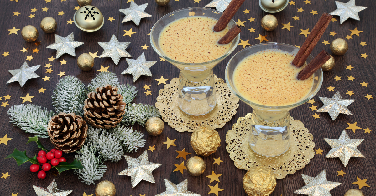 Descubra o Drink Snowball, o coquetel natalino perfeito! Aprenda a receita clássica, explore variações deliciosas e celebre o espírito do Natal.