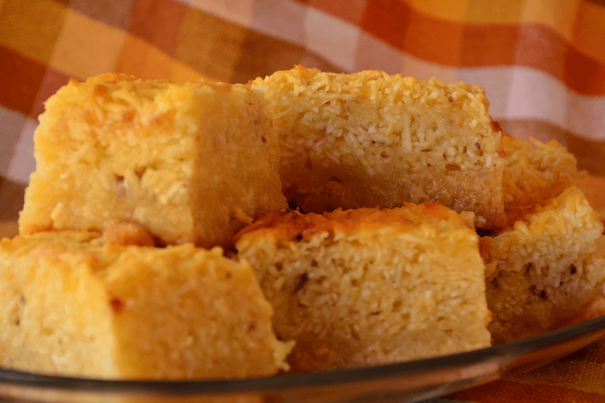 Você está visualizando atualmente Receita de bolo de mandioca com coco delicioso e fácil de preparar